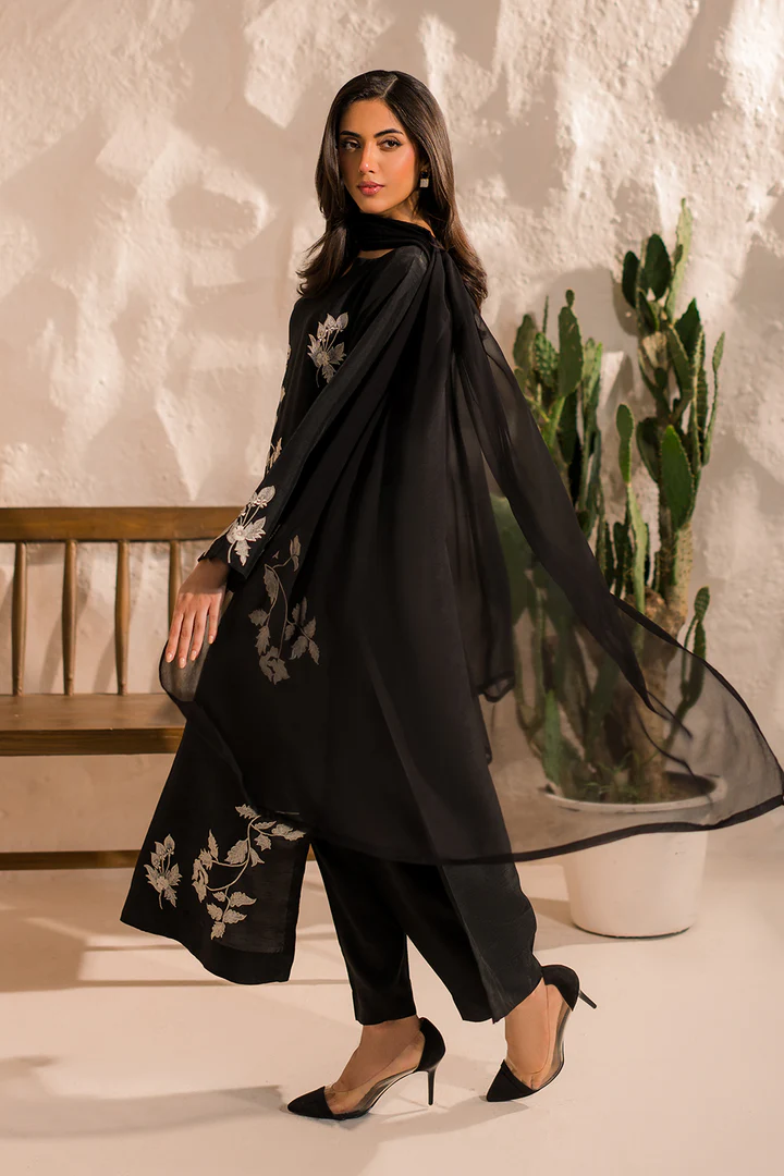 Shadow Chic - Image 5